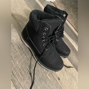 women’s yo-ki comfy boots size 8